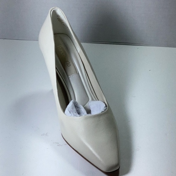 Franco Sarto Women's Mills Pump. Note: little stain on top of one shoe see pics - Picture 2 of 11